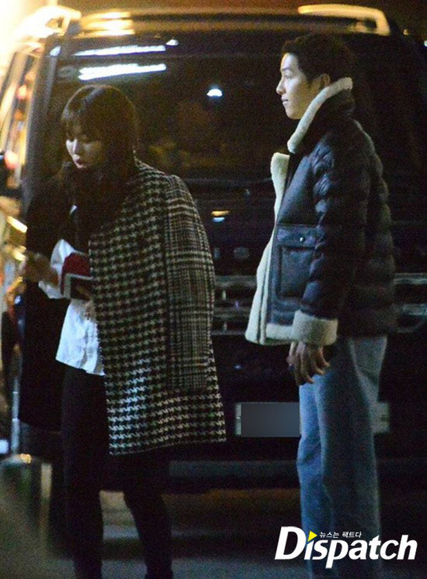 Dispatch tung ảnh độc của Song Joong Ki và Song Hye Kyo hẹn hò lần đầu tiên