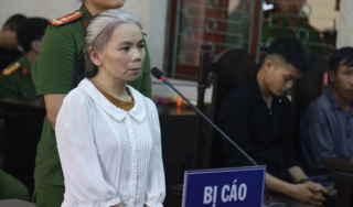 Xử phúc thẩm vụ sát hại nữ sinh giao gà: Bùi Thị Kim Thu xuất hiện với mái tóc bạc trắng