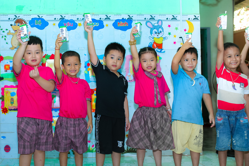 Quảng Nam - Nỗ lực để đưa sữa lên trường học vùng cao