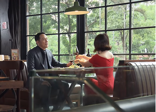 'Đừng bắt em phải quên' tập 15: Ngân bắt gặp chồng đi ăn với 'em gái mưa'