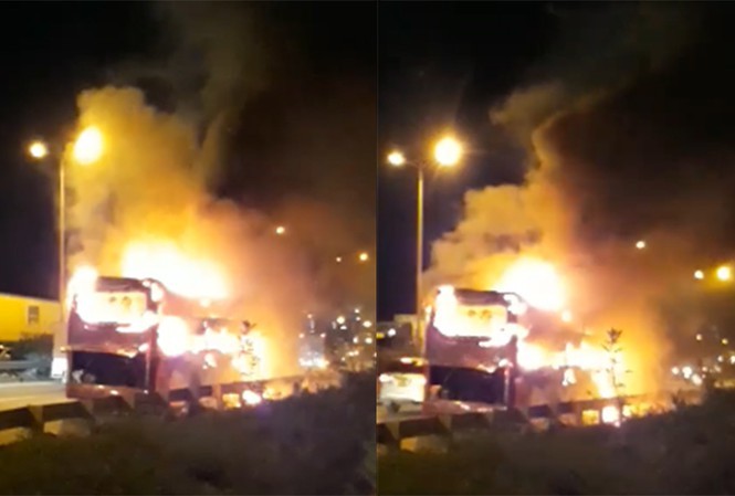 Hà Nội: Xe khách cháy ngùn ngụt trên đường vành đai 3, tài xế suýt chết