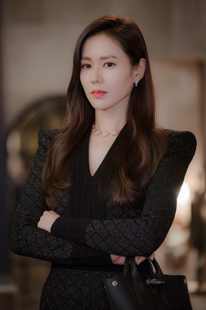 Son Ye Jin giàu có đến cỡ nào để ‘bất phân thắng bại’ với Song Hye Kyo?