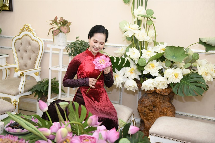  Chí Trung và bạn gái xuất hiện trong buổi 'Tiệc sen' của NTK Đỗ Trịnh Hoài Nam