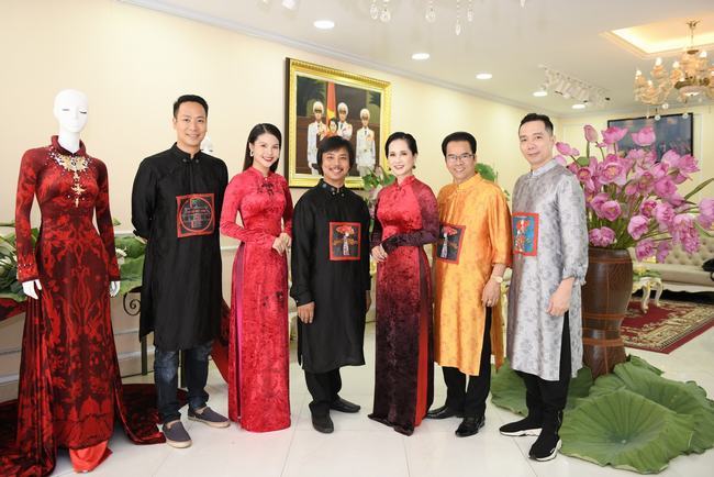  Chí Trung và bạn gái xuất hiện trong buổi 'Tiệc sen' của NTK Đỗ Trịnh Hoài Nam