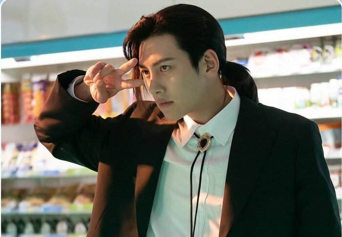 Phim mới Ji Chang Wook và Kim Yoo Jung rating giảm sau khi bị tố cáo đạo nhái