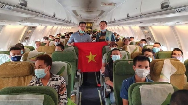 Đưa 430 công dân Việt Nam từ Singapore, Nigieria, Cameroon và Malaysia về nước an toàn
