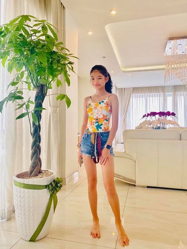 12 tuổi, con gái Trương Ngọc Ánh gây sốt với đôi chân dài như siêu mẫu