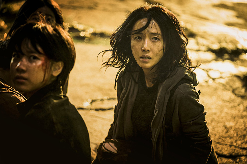 Trước thềm công chiếu, 'Train To Busan 2' tung loạt ảnh kịch tính và kinh hoàng gây sự tò mò