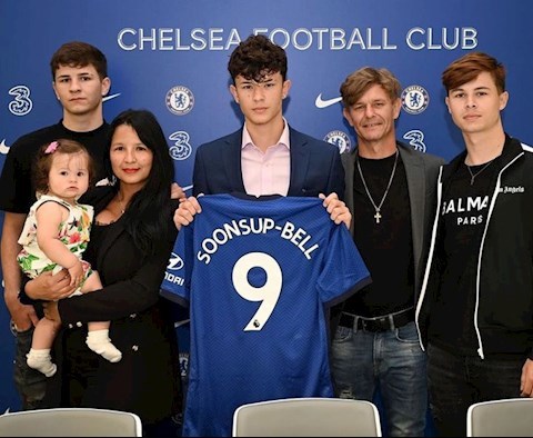 Cầu thủ mang dòng máu Thái Lan gia nhập Chelsea