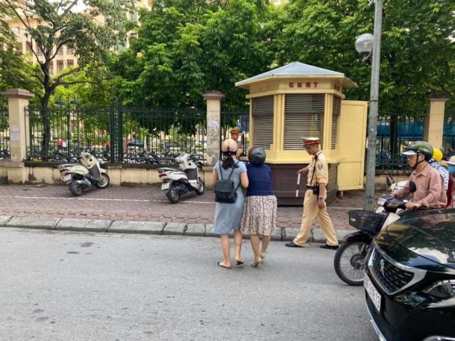 Thực hư thông tin CSGT chạy ra kéo ngã 2 phụ nữ đang lưu thông trên đường