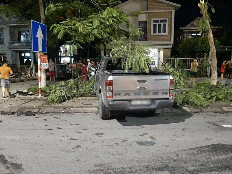 Quảng Ninh: Hai ô tô đâm trực diện, 4 người thương vong