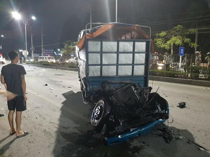 Quảng Ninh: Hai ô tô đâm trực diện, 4 người thương vong