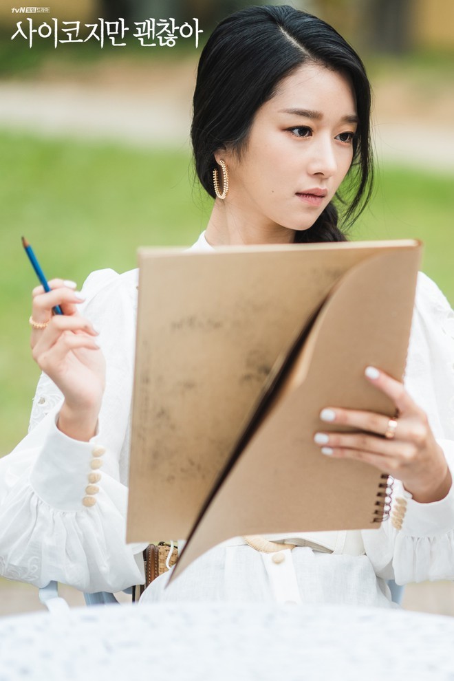 Seo Ye Ji trong 'Điên thì có sao': Xinh đẹp, làm cảnh sát, biết 4 thứ tiếng