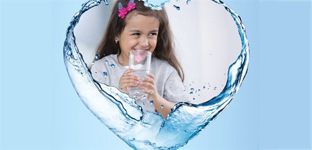 WHO cảnh báo rủi ro khi sử dụng nước tinh khiết đối với trẻ nhỏ