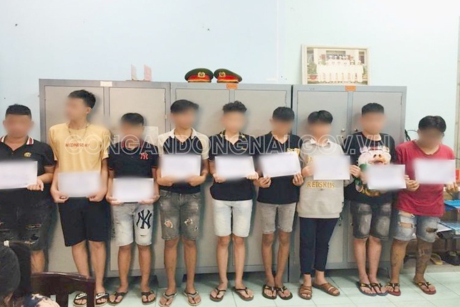 Nhóm học sinh lớp 9 vác mã tấu hỗn chiến ở Đồng Nai