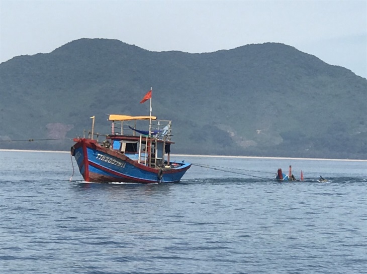 Tàu cá va chạm với ghe của ngư dân khiến 1 người chết và 1 người mất tích
