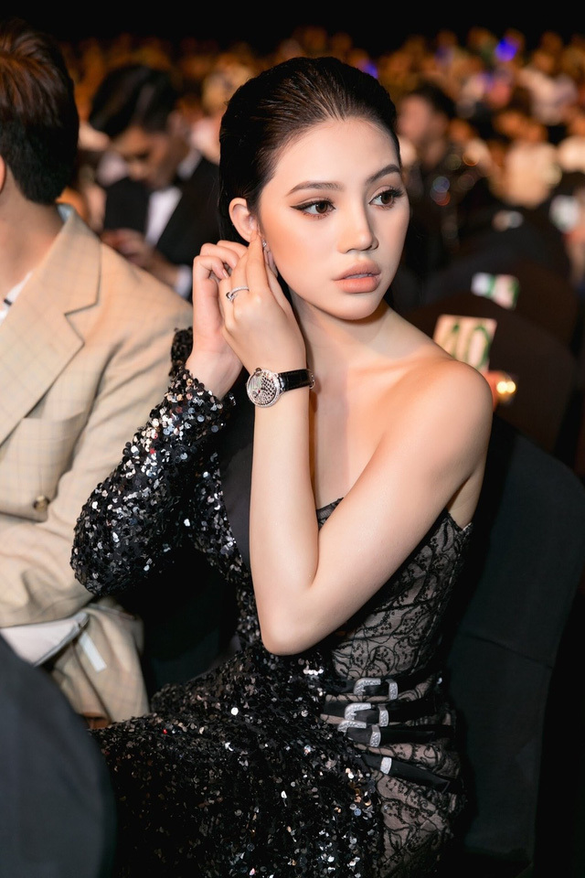 Thần thái sang chảnh ngút ngàn của Hoa hậu người Việt tại Úc Jolie Nguyễn