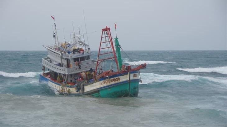 Cứu hộ 19 thuyền viên gặp nạn trên vùng biển Bạch Long Vĩ