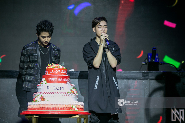 K-ICM bật khóc vì bình luận tiêu cực của anti-fan trong mini concert mừng sinh nhật