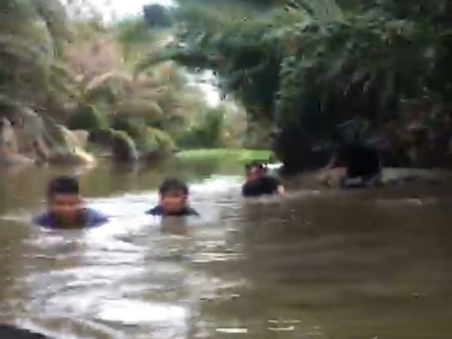 Đồng Nai: Cảnh sát lội bùn, ngâm nước suốt 8 giờ để phá sới bạc giữa đầm lầy