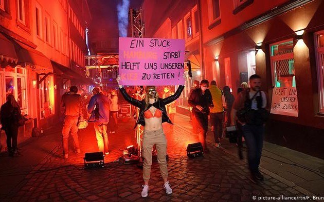  400 gái mại dâm và chủ nhà chứa ở Đức biểu tình vì Covid-19