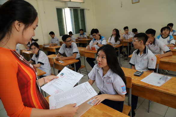Tuyển sinh lớp 10 Hà Nội: Cán bộ coi thi sẽ tự bốc thăm phòng thi 