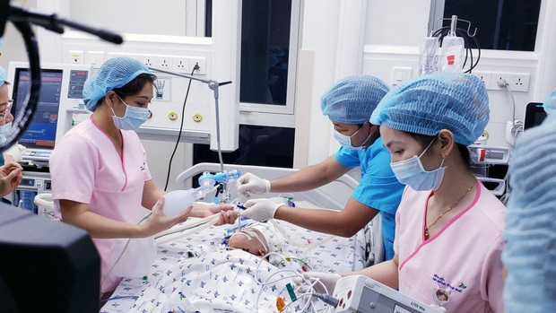 Quá trình chăm sóc hậu phẫu cho hai bé song sinh sẽ nhiều khó khăn và phức tạp