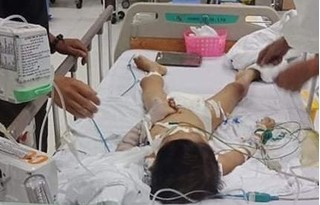 Bé trai 7 tuổi hôn mê sâu sau tiểu phẫu, gia đình tố bệnh viện tắc trách