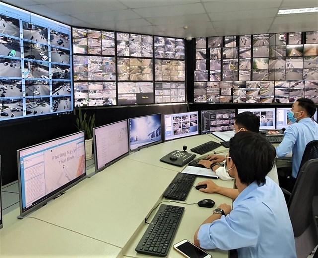 Quan sát camera giám sát hoạt động giao thông, an ninh trật tự tại TP HCM