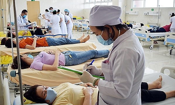 Vụ hơn 100 công nhân nhập viện ở Đồng Nai, nghi ngộ độc do ăn cá biển chiên