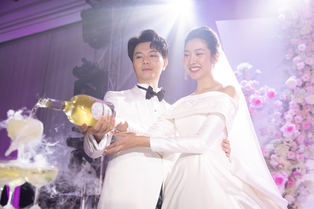 Á hậu Thuý Vân chính thức xác nhận mang thai con đầu lòng ngay trong hôn lễ