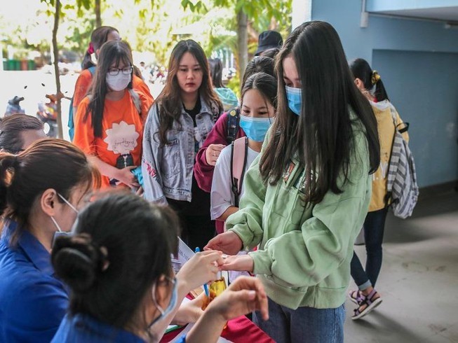 Nhiều trường ĐH yêu cầu giảng viên, sinh viên tự cách ly tại nhà nếu về từ Đà Nẵng