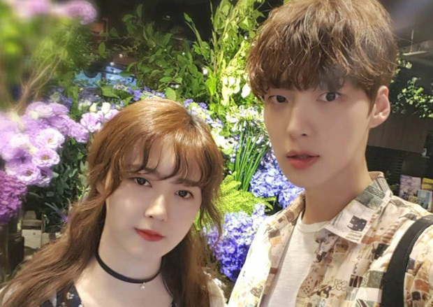 Hậu ly hôn Goo Hye Sun, Ahn Jae Hyun lần đầu lộ diện gây chú ý với mái tóc vàng hoe