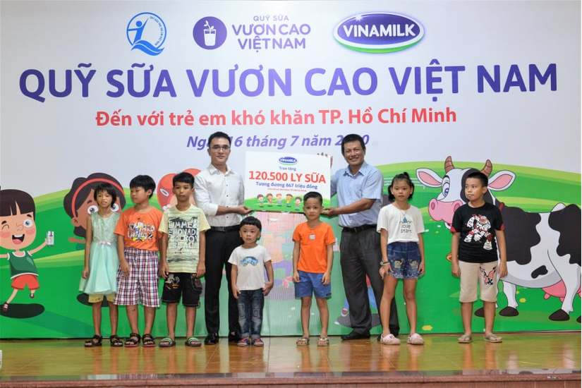 Quỹ sữa vươn cao Việt Nam và Vinamilk tiếp tục hành trình kết nối 