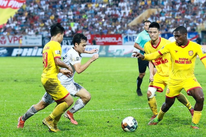 Nam Định và nhiều đội bóng nhóm cuối bảng đề xuất hủy giải V.League
