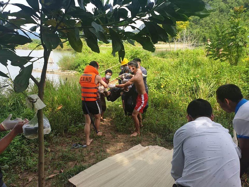 Thấy thi thể người đàn ông đuối nước trên sông Lam sau nhiều giờ nỗ lực
