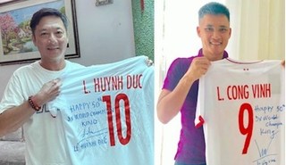 Lê Huỳnh Đức và Lê Công Vinh tặng áo đấu cho ‘Vua bóng đá’ Pele