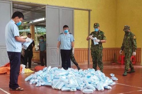 Bắt quả tang hàng chục nghìn khẩu trang nhập lậu ở Lạng Sơn