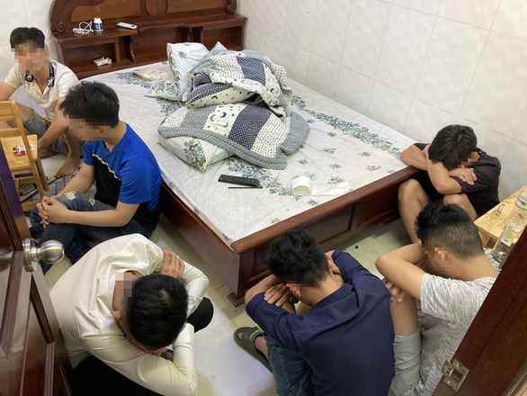 Phát hiện hàng chục thanh niên 'phê' ma túy trong nhà nghỉ ở TP HCM