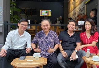 Đưa bạn gái đi cafe cùng danh hài Xuân Hinh, NSƯT Chí Trung được khen ngày càng phong độ