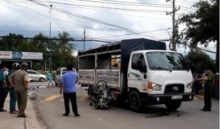 Xe tải ôm cua va chạm với xe máy, 2 người tử vong tại chỗ