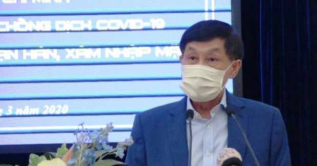 Bố chồng Hà Tăng - Johnathan Hạnh Nguyễn tặng 10 máy chống covid-19
