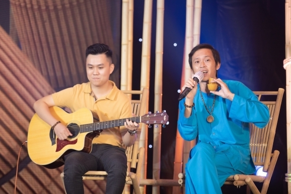 Hoài Linh diện đồ bà ba nhảy hip hop trong đêm nhạc gây quỹ ủng hộ Đà Nẵng