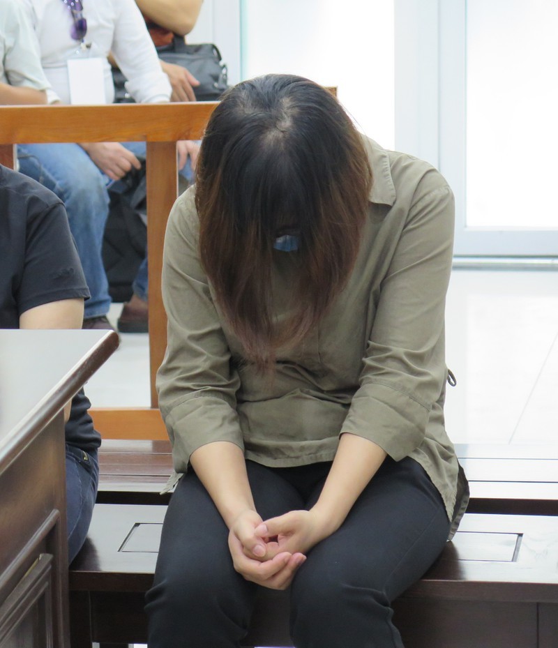 Xử phúc thẩm vụ Gateway: Nữ giáo viên khóc tại tòa vì cho rằng án nặng