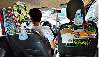 Dân mạng ngạc nhiên với 'gia tài' sau ghế lái của anh tài xế taxi Hà Nội