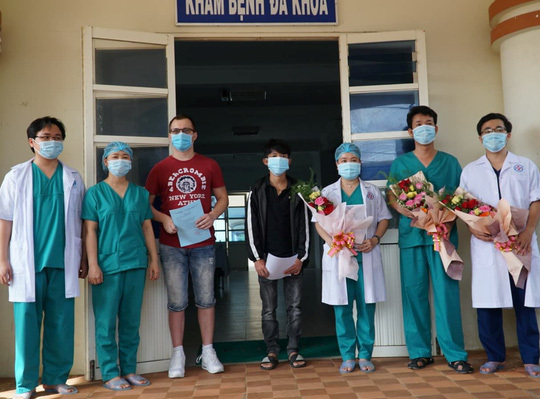 Hai bệnh nhân Covid-19 đầu tiên ở Quảng Ngãi được xuất viện