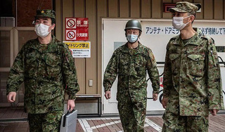 Nhật Bản báo động việc lây nhiễm Covid-19 trong quân đội 