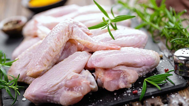 Trung Quốc phát hiện thịt gà đông lạnh nhập từ Brazil dương tính với Covid-19