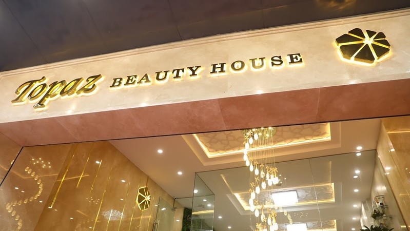 Thẩm mỹ viện Topaz Beauty ở Bà Triệu bị khách hàng ‘tố’ làm hỏng mũi 