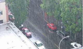 Bắc Bộ, Nam Bộ có mưa rất lớn, nguy cơ cao lũ quét và sạt lở đất